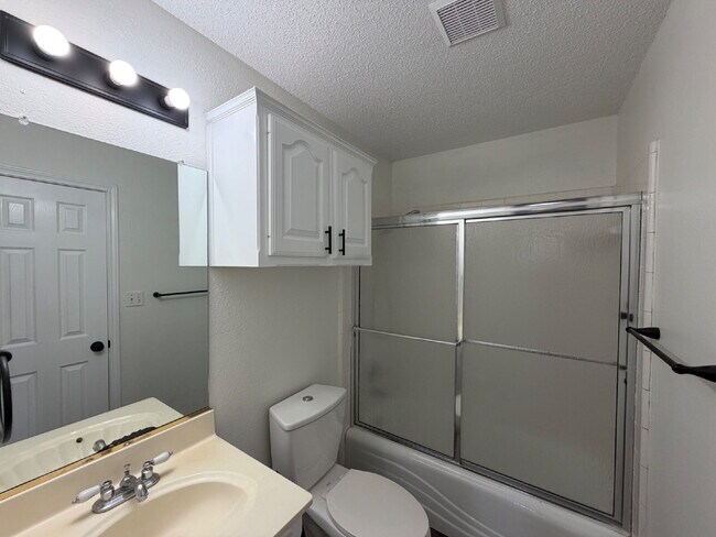 Building Photo - Beautiful Newly Updated Home in Whisperwood!