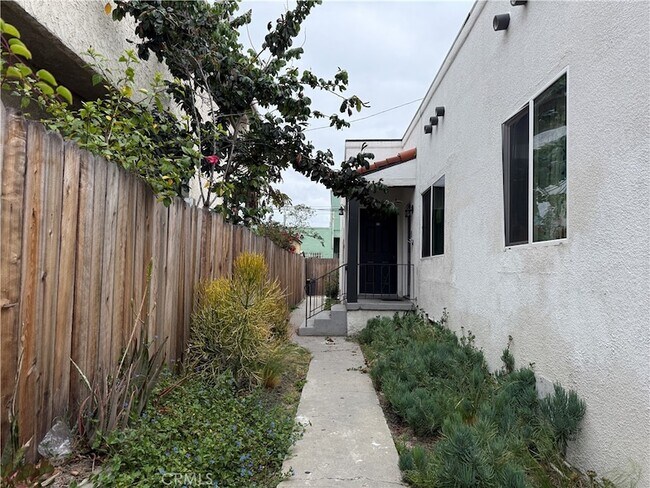 Building Photo - 455 W Cowles St