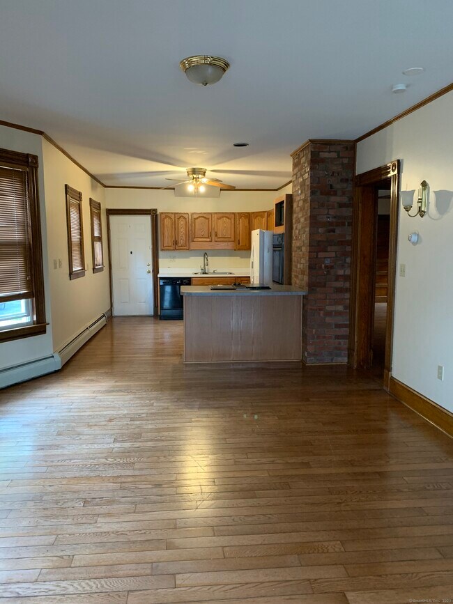 Building Photo - 174 Meadow St