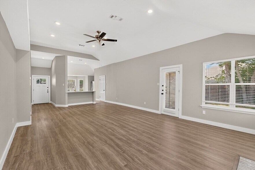 Building Photo - 3604 Lily Ln