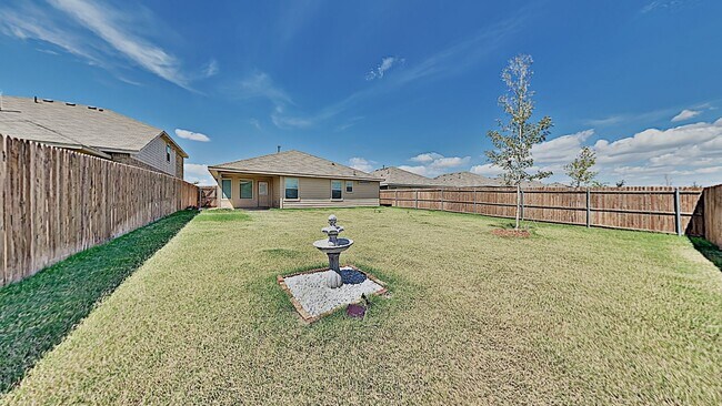 Building Photo - Spacious 4-Bed Home with Community Pool in Crowley