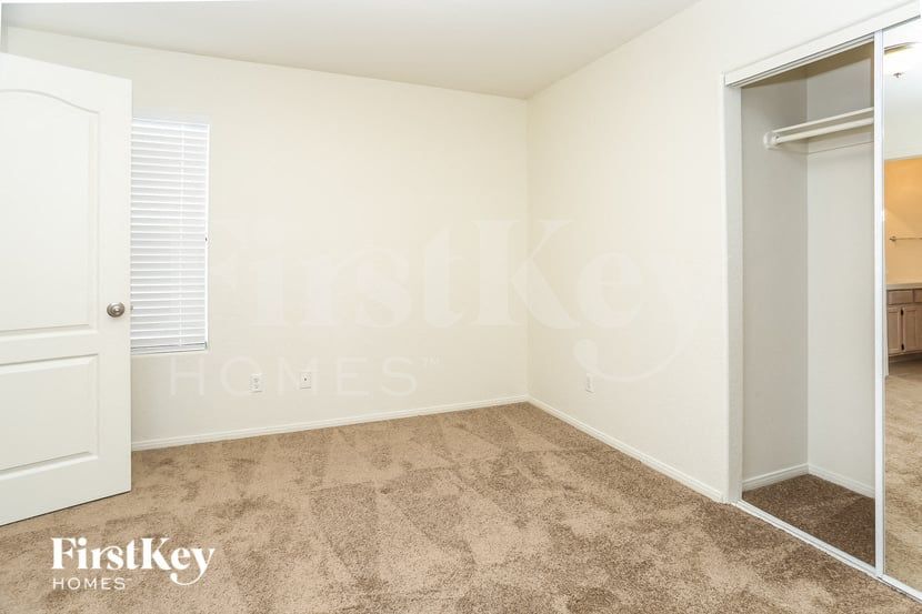 Building Photo - 4333 Matinee Ave