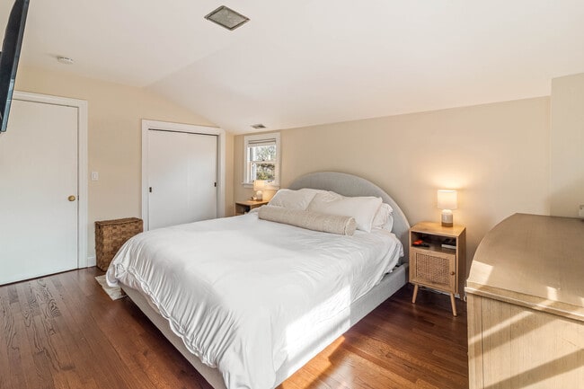 Building Photo - 1345 Lincoln Ave S