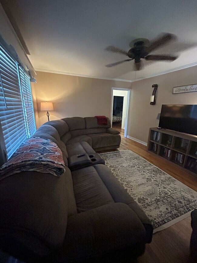 Building Photo - 110 Martin St