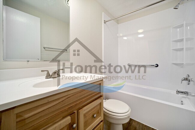 Building Photo - 2 Bedroom 2 Bathroom Home with Off-Street Parking Available in Athol!