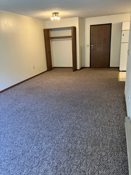 Building Photo - 803 Roundhouse Addition