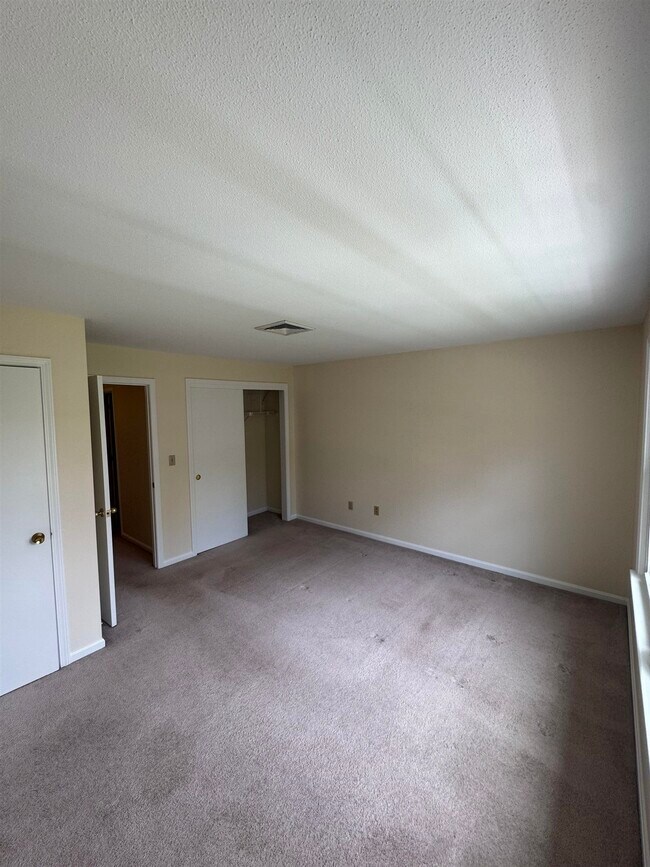 Building Photo - 123 Fox Hollow Way