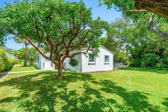 Building Photo - 809 S Atlantic Dr
