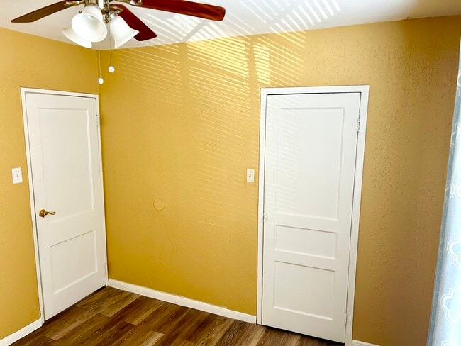 Building Photo - 1801 W Craig Pl