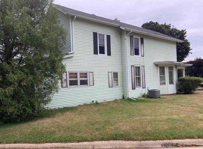 Building Photo - 408 Ravine St