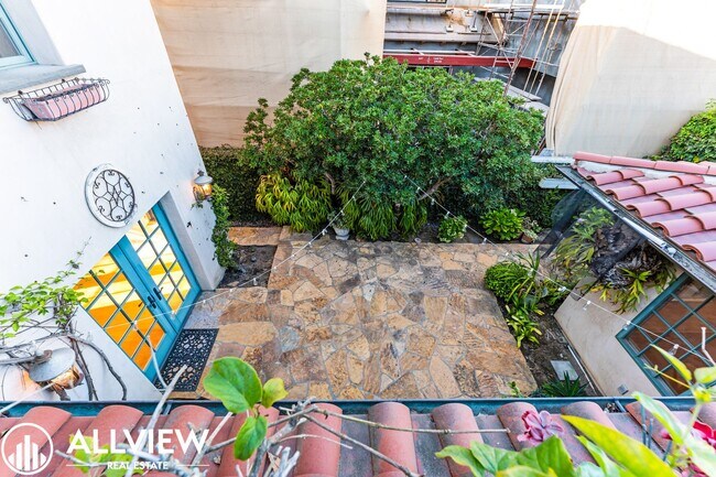 Building Photo - 111 Via Jucar