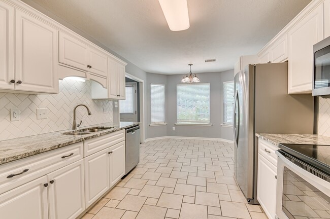 Building Photo - 1231 Pinnacle Dr