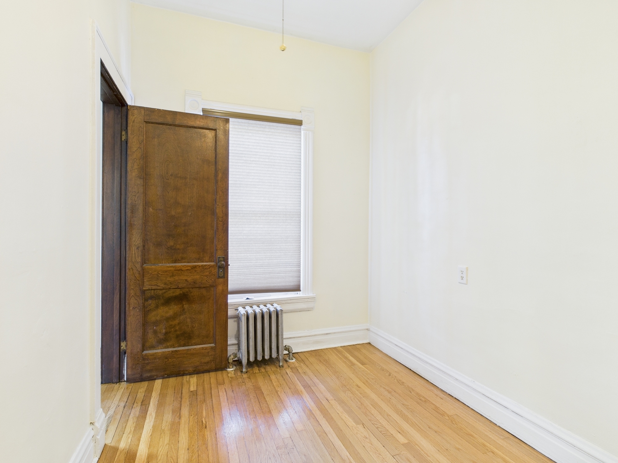 Building Photo - 1541 W Barry Ave