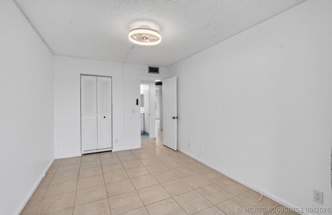 Building Photo - 4028 Hythe B