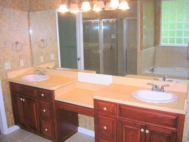 Building Photo - 1653 Vintage Ridge Ct