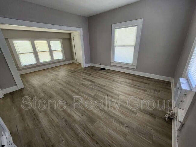 Building Photo - 2118 2nd Ave