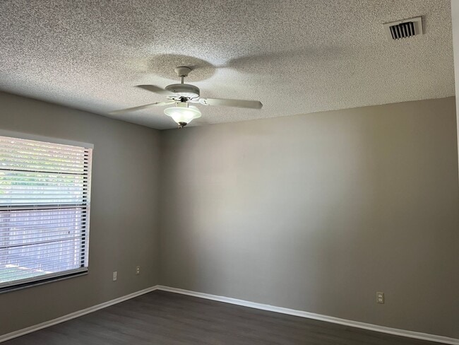 Building Photo - 2451 E Illiana St