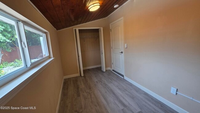 Building Photo - 6409 Ridgewood Ave