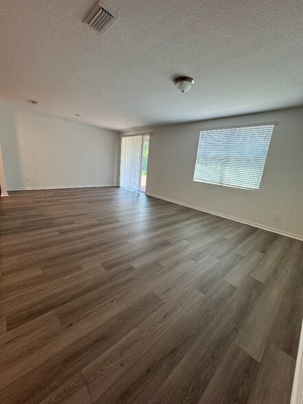 Building Photo - 2955 Sunstar Dr