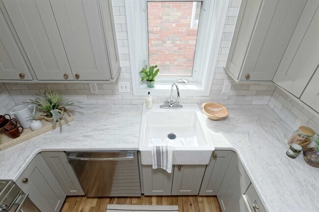 Building Photo - 3554 Jamieson Ave