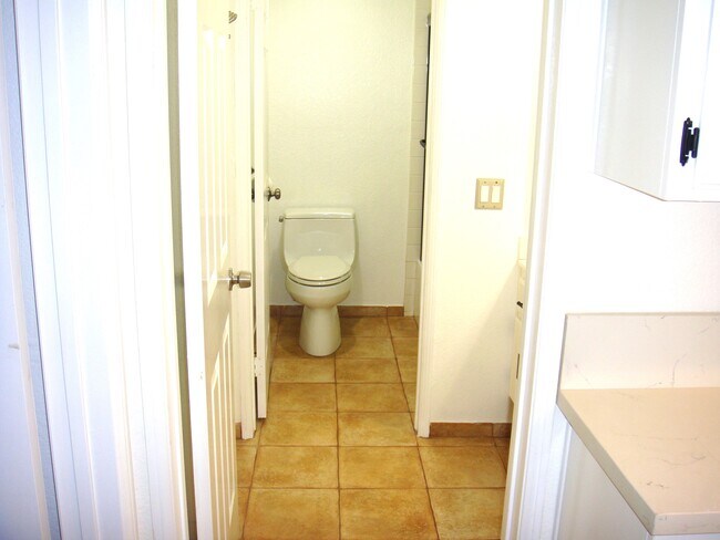 Building Photo - 5837 Oak Bend Ln