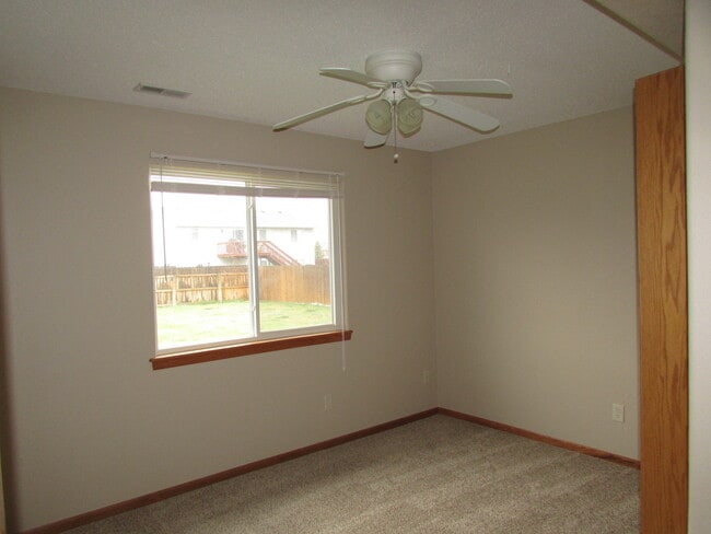 Building Photo - 4 BEDROOM | 3 BATH | FENCED YARD | DOUBLE ...