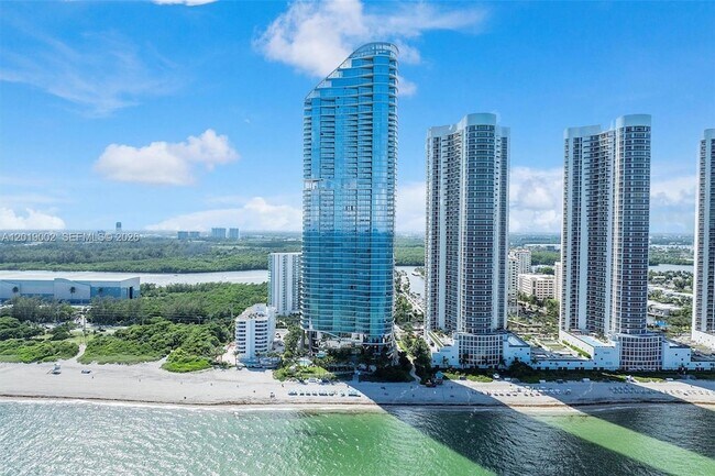 Building Photo - 15701 Collins Ave