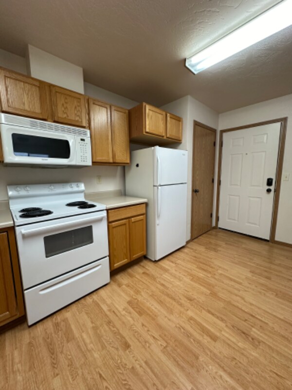 Primary Photo - 37 Appleway Dr