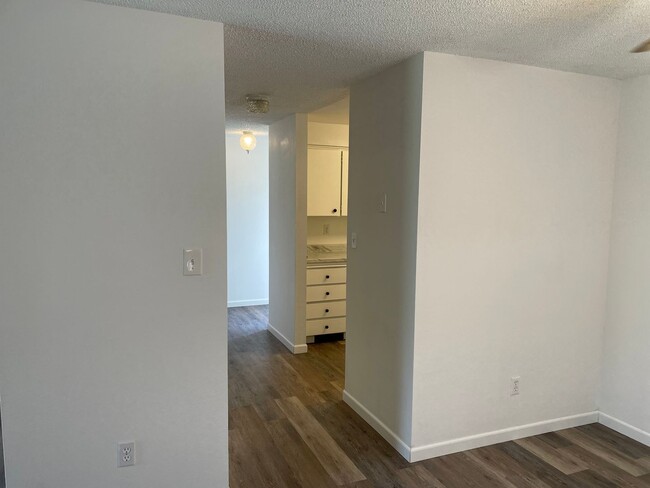 Building Photo - Very Nice 3 Bedroom 2 bath Home-Fully fenc...