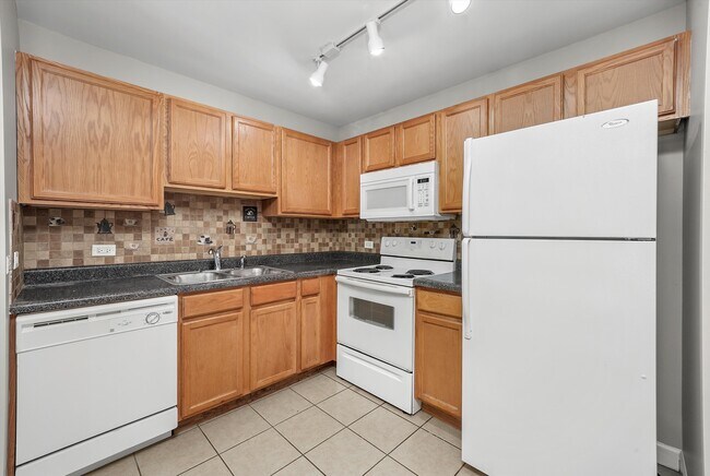 Building Photo - 3423 Ridgeland-301