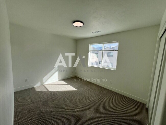 Building Photo - 955 S 850 W