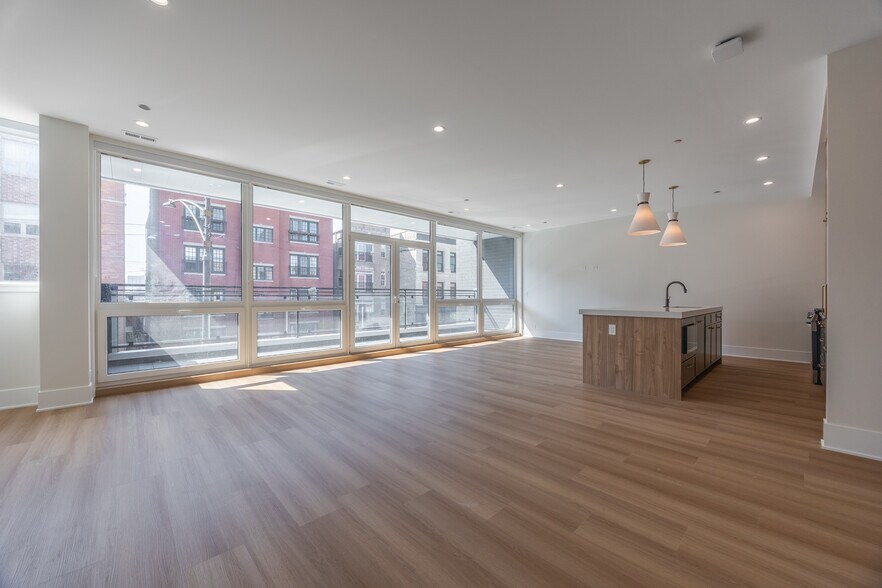 Building Photo - 1610 W Grand Ave