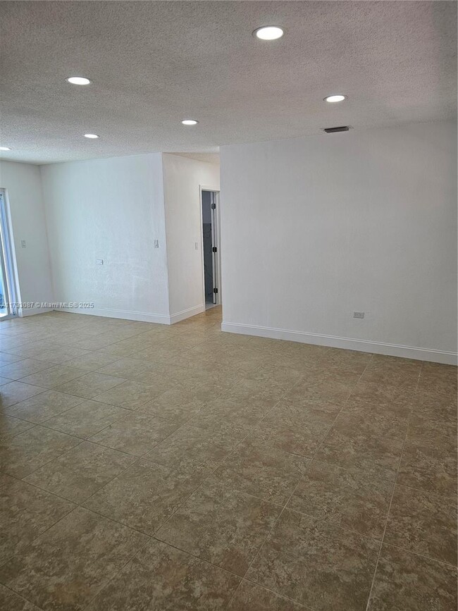 Building Photo - 2 bedroom in Miramar FL 33023