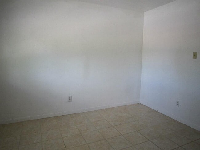 Building Photo - 8339 E Ridge Dr