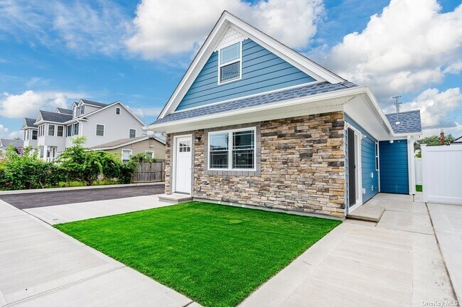 Building Photo - 40 Kildare Rd