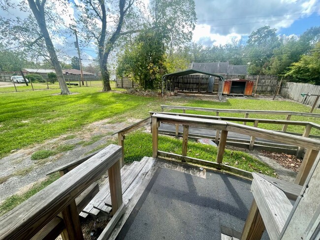 Building Photo - 565 Campus St