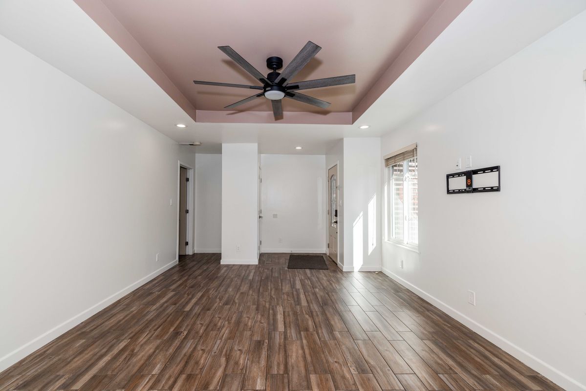 Building Photo - 861 Hollenbeck Ave