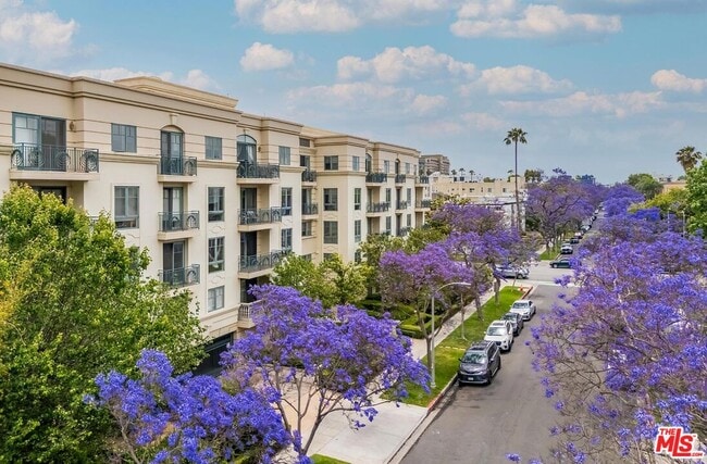 Building Photo - 430 N Oakhurst Dr