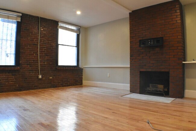 Building Photo - 31 Fairfield St