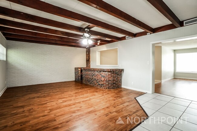Building Photo - 3 BR/2BA | Newly Renovated Single Family Home |  Front and back yard| Double-long driveways!