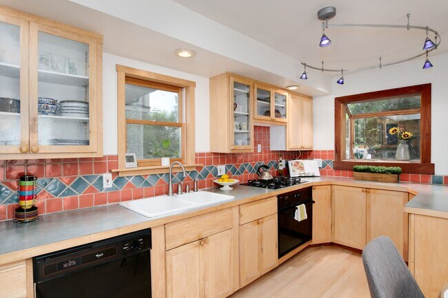 Building Photo - Charming Old Town Louisville Bungalow with Solar & Carriage House!