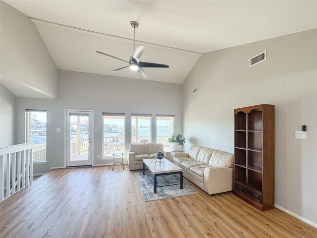 Building Photo - 112 Cove Point