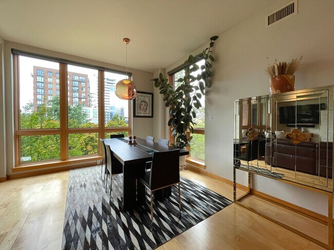 Building Photo - Gorgeous Furnished Pearl District Condo - ...