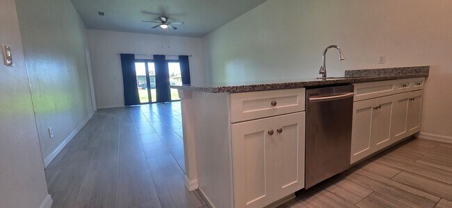 Building Photo - Duplex for rent