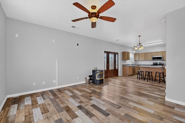 Building Photo - 624 Torretta Dr SW