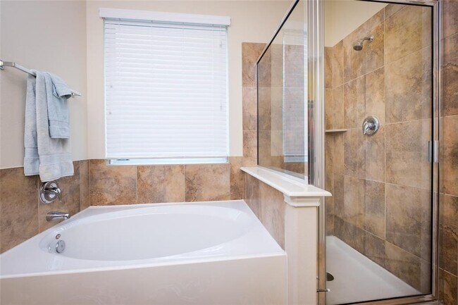 Building Photo - 25023 Diamond Ranch Dr