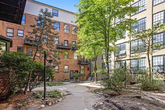 Building Photo - 6533 E Jefferson Ave