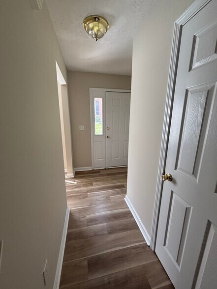 Building Photo - 1115 Regency Way