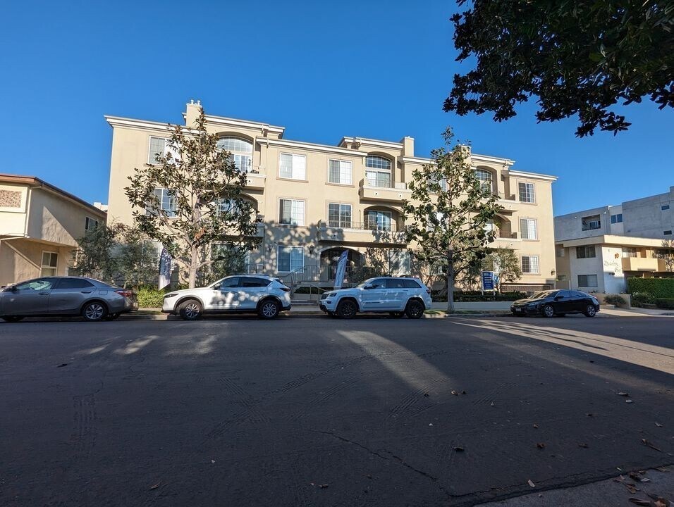 Building Photo - 1730 Colby Ave