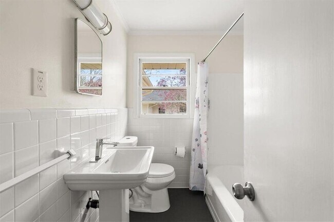 Building Photo - 1451 Belmont Ave